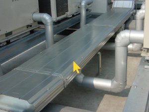 Refrigerant duct